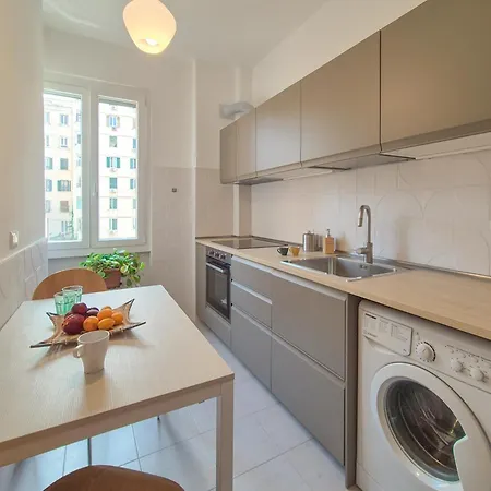 Quiet, Cozy Flat Near Citycenter * ローマ