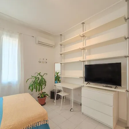 Quiet, Cozy Flat Near Citycenter アパート