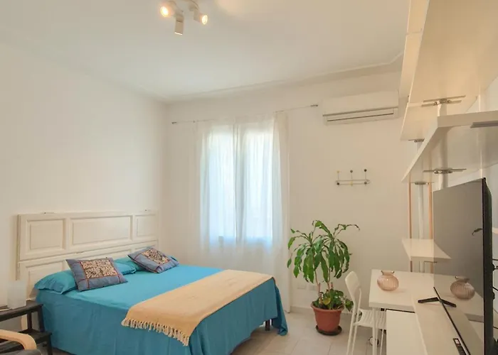 Quiet, Cozy Flat Near Citycenter アパート ローマ